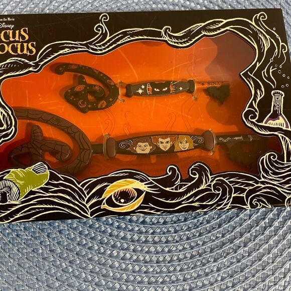 Disney Hocus Pocus Collectible Key Set NWT - Picture 5 of 9